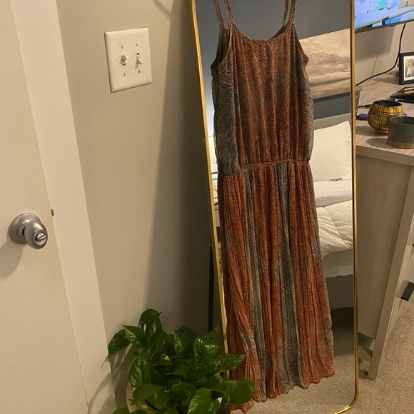 Luca Couture Midi Dress - Picture 2 of 6